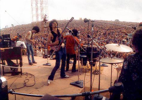 Carlos Santana onstage @ Woodstock Woodstock Pictures, Woodstock Photos, Woodstock Hippies, Peace Music, Jim Marshall, Woodstock Music, Woodstock 1969, Jefferson Airplane, Woodstock Festival