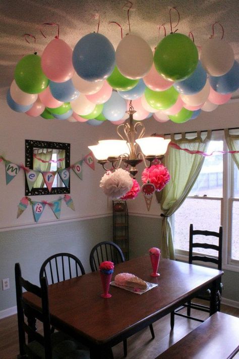 Well you're in luck because I just had one ! We planned a small family only party for our little darling.  For two reasons her 1st was so ou... Simple Party Table, Ice Cream Cone Party, Diy Ice Cream Cone, Balloon Ceiling, Decorations Balloons, Easy Decor, Diy Ice Cream, Pokemon Birthday, Birthday Party Balloon