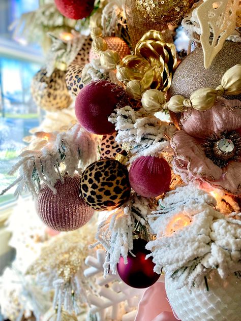 Leopard Tree Christmas, Maroon And Pink Christmas Tree, Brown And Pink Christmas Tree, Animal Print Christmas Tree, Rose Gold And Burgundy Christmas Tree, Leopard Christmas Decor, Cheetah Christmas Tree, Cheetah Print Christmas, Leopard Print Christmas Tree