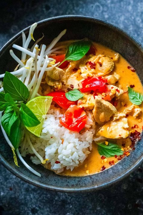 Thailand Recipes, Red Curry Tofu, Thai Red Curry Recipe, Lunch Vegetarian, Easy Thai Recipes, Red Curry Recipe, Feasting At Home, Seasonal Veggies, Red Curry Sauce