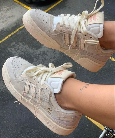 Adidas Forum Low, Forum Low, Trendy Shoes Sneakers, Pretty Shoes Sneakers, Adidas Forum, Shoe Wishlist, Cute Sneakers, Fresh Shoes, Hype Shoes