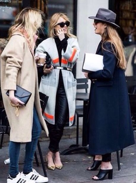 Mantel Styling, Mantel Outfit, Fall Fashion Coats, Street Style Fall Outfits, Looks Street Style, Fashion Weeks, Mode Inspo, Looks Chic, Fall Street Style