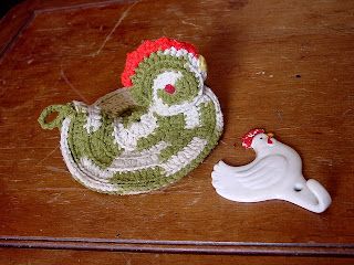 Skating through, watch out: Free Rooster potholder pattern from Grammy Chicken Potholder Pattern, Pot Holder Patterns, Chicken Pot Holder, Chicken Potholder, Crochet Pot Holders Free Pattern, Chicken Crochet, Crochet Potholder Patterns, Abilene Texas, Crochet Chicken