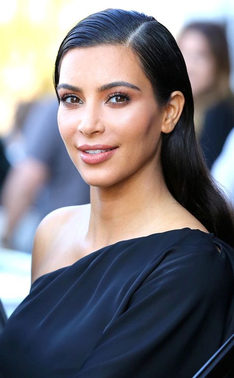 Kim Kardashian Natural, Kim K Hair, Makeup Ideas Step By Step, Hair Slick, Kim Makeup, Kim Kardashian Kylie Jenner, Kardashian Makeup, Kardashian Kylie Jenner, Kim Kardashian Makeup