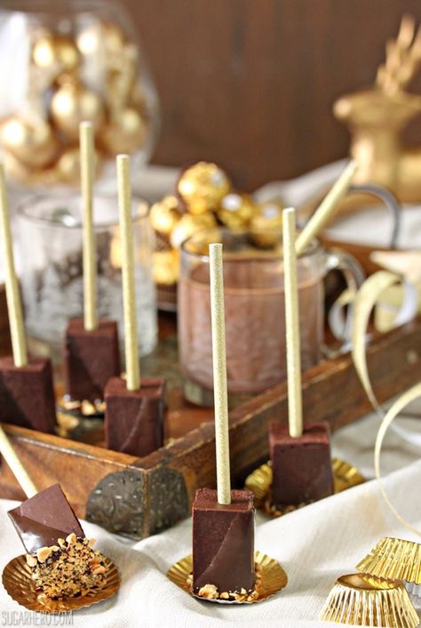 This Hazelnut Hot Chocolate On A Stick is perfect for gifting! Decadent chunks of fudge infused with toasted hazelnut are placed on a stick, topped with crushed hazelnuts and then dipped into hot milk to make dreamy hot cocoa. Hazelnut Hot Chocolate, Hot Chocolate Sticks, Hot Chocolate On A Stick, Chocolate Cube, Peanut Butter Hot Chocolate, Eggnog Fudge, Gourmet Hot Chocolate, Winter Entertaining, Chocolate Ideas