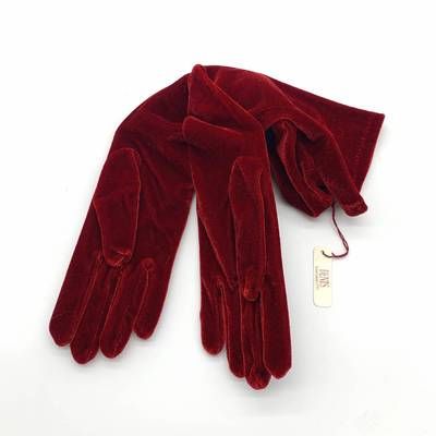 Vintage style luxurious rose red velvet evening long gloves by DENTS ❤️🥀 Stunning pair of opera gloves from Luminous Ginkgo Vintage Store. This hand-picked new vintage (unused) item would make you looking luminous❣️ ✨ TheAccessoryCircle.com ✨ Go to 💍 tinyurl.com/selltac 👡 sell with us. 📧 hello@theaccessorycircle.com 🌐 A new marketplace by X Terrace fashion platform. Scarlet Witch Costume, Lizzie Hearts, Harry Styles Outfit, Evening Gloves, Heart Fashion, Long Gloves, Fashion Event, Vintage Store, Crushed Velvet