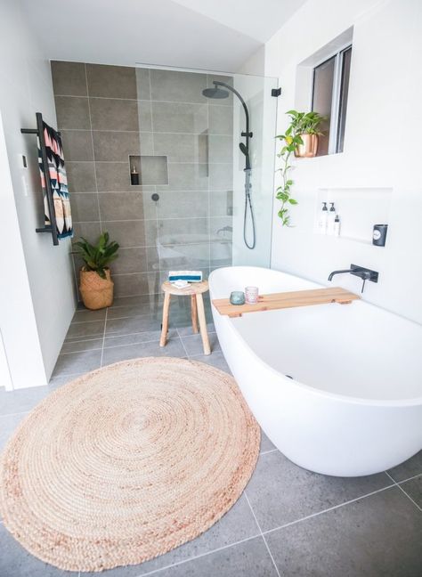 House call: Warning Shelley’s home will likely cause bathroom envy! Bad Inspiration, Decor Ikea, Laundry In Bathroom, House Bathroom, Bath Tub, Home Design Decor, Beautiful Bathrooms, Shower Room, Counter Top