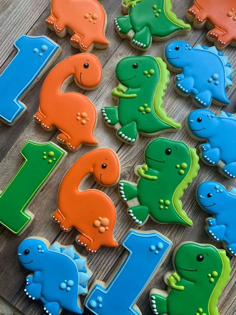 Dinosaur Cookies Decorated, Dinosaur Birthday Cookies, Watermelon Cookies, Dinosaur Birthday Theme, Christmas Sugar Cookies Decorated, Farm Cookies, Dinosaur Birthday Party Decorations, Dinosaur Cookies, Dinosaur Themed Birthday Party