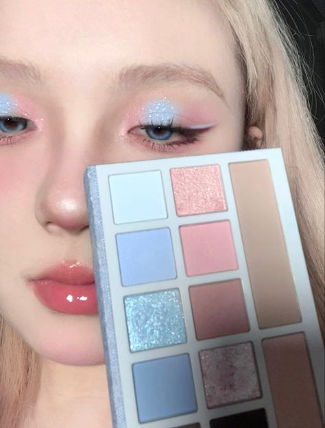 Pastel Pink And Blue Eyeshadow, Eye Makeup Pink And Blue, Light Blue And Pink Makeup Looks, Pink Blue Makeup Looks, Pink Makeup Blue Eyes, Light Blue And Pink Makeup, Blue Pink Eye Makeup, Cinnamoroll Makeup Look, Blue Blush Makeup