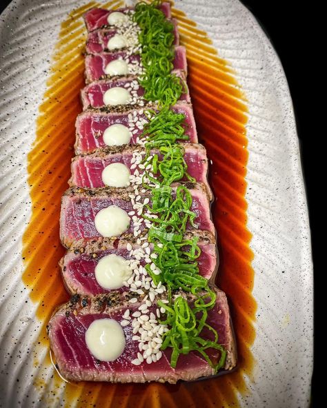 OLEG GOLOVAN | ➖➖➖💯💯💥Tuna Tataki💥💯💯➖➖… | Instagram Tuna Tataki Plating, Tuna Tataki Recipe, Tataki Tuna, Tuna Tartar, Tuna Tataki, Fish Theme, Food Plating, Christmas Dinner, Savoury Food