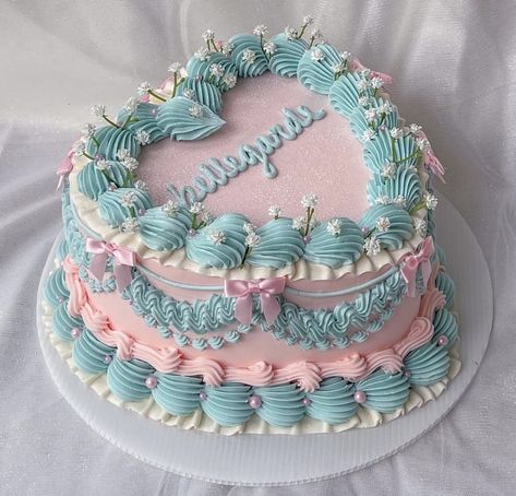 Heart Cake Designs, Pink Heart Cake, Heart Cake Decoration, Heart Cake Design, Vintage Heart Cake, Heart Birthday Cake, Bolo Vintage, Cake Decoration Ideas, Blue Birthday Cakes