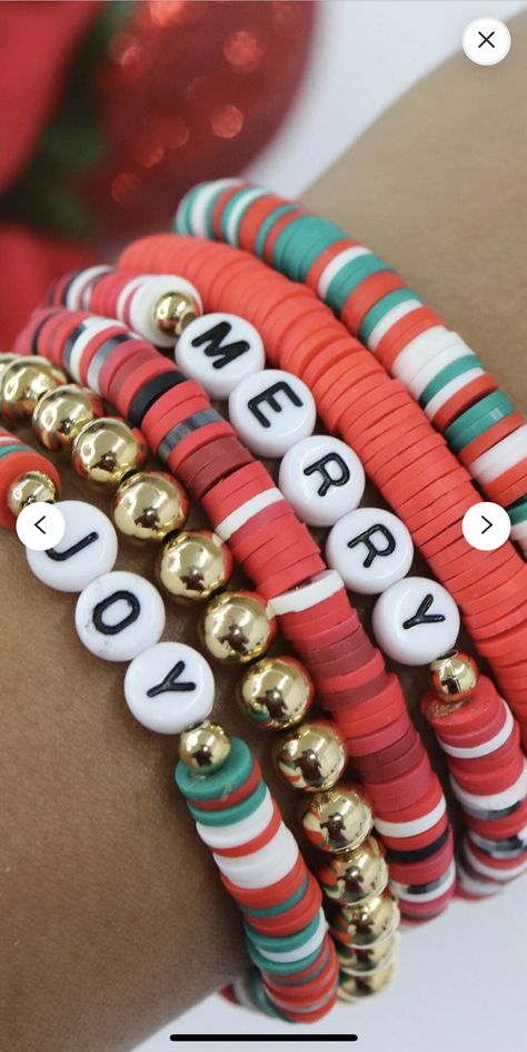 Xmas Beads, Pony Bead Bracelets, String Bracelet Patterns, Clay Bead Necklace, Preppy Bracelets, Beaded Memory Wire Bracelets, Art Bracelet, Beaded Memory Wire, Preppy Christmas