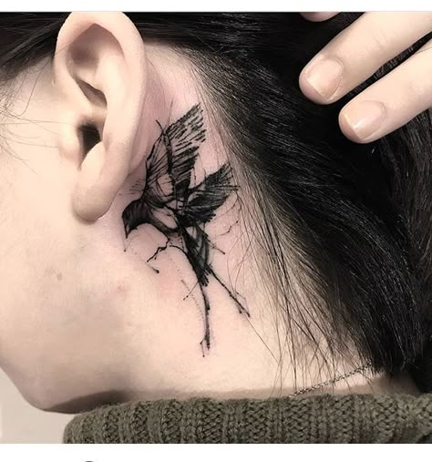 Rabe Tattoo, Crow Tattoo Design, Behind Ear Tattoos, Body Tattoo Design, Side Neck Tattoo, Black Bird Tattoo, Simple Tattoos For Guys, Neck Tattoos Women, Crow Tattoo