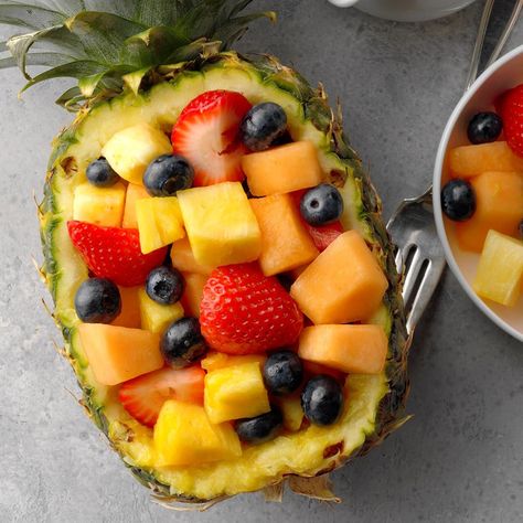 Fruit Salad Decoration, Pineapple Boats, Salad Decoration, Potluck Salad, Healthy Fruit Salad, Pineapple Salad, Summer Potluck, Summer Corn Salad, Pineapple Fruit