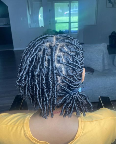 Starter Locs Styles Barrel Twist, Barrel Twist On Starter Locs, Barrel Twist Starter Locs, Short Locs Barrel Twist, Locs Barrel Twist, Starter Locs Coils, Loc Barrel Style, Starter Locs Barrel Twist, Twist Starter Locs