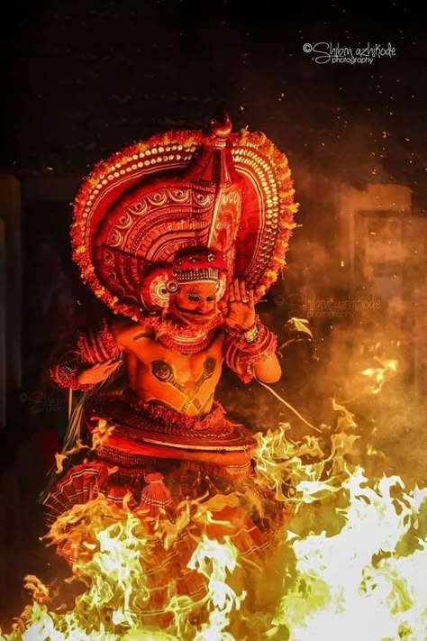 Theyyam Hd Wallpaper, Muthappan Wallpaper Hd, Kerala Art Forms, Theyyam Art, Kerala Boat, Dad Painting, Kerala Art, Cristiano Ronaldo And Messi, Android Wallpaper Black