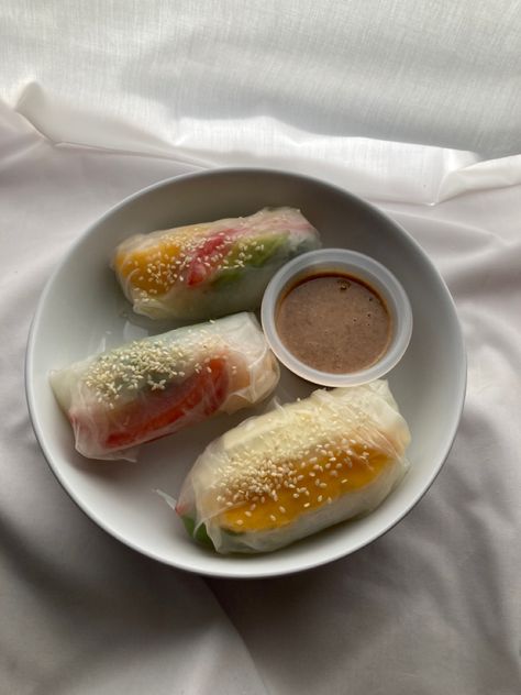 Avocado Rice Paper Rolls, Spring Roll Rice Paper, Konjac Noodle Recipes, Spring Roll Aesthetic, Rice Wraps Spring Rolls, Spring Rolls Aesthetic, Spring Rolls Recipe Rice Paper, Konjac Noodles Recipes, Tofu Spring Rolls