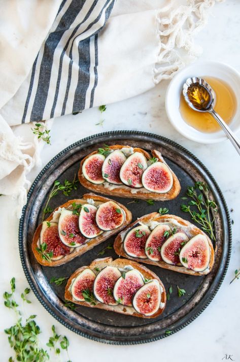 Gorgonzola Bruschetta, Fingerfood Party, Bruschetta Recipe, Fig Recipes, Fresh Figs, Balsamic Glaze, Thanksgiving Menu, Milk Recipes, Bagels