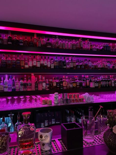 2000s Nightclub, Lounge 2023, Power Tv Show, Purple Bar, Easy Girl, Pretty Office, Party Drinks Alcohol, Nightclub Aesthetic, Night Bar