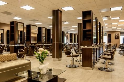 How to Open a Cosmetology School: Beauty School Equipment Guide Beauty School Layout, Cosmetology School Decor, Cosmetology Classroom, Cosmetology Classroom Decor, Makeup School Interior, Barber School Ideas, Cosmetology School Aesthetic Hair, Things You Need For Cosmetology School, Cosmotology Pictures School