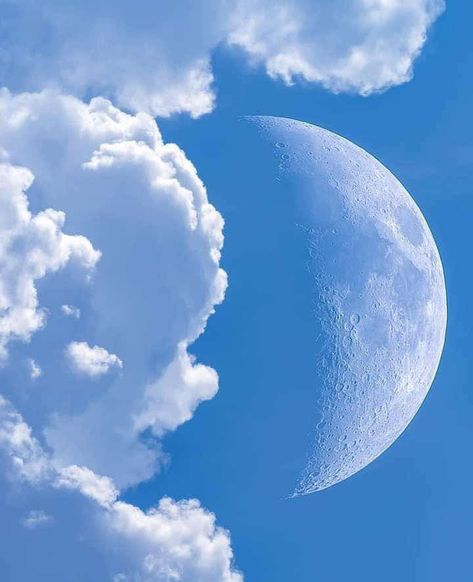 Indescribable. Just wonderful Moon Daytime, Daytime Moon, Moon Photography, Moon Goddess, Scenery Wallpaper, The Moon, Photo Frame, Blue Sky, Oil Painting