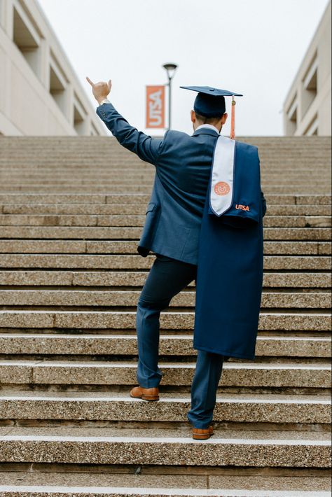 College Grad Guy Pics, Senior Picture Ideas For Guys Cap And Gown Graduation Photos, College Graduation Photoshoot Ideas For Guys, Graduation Men Photoshoot, Men Poses Graduation, Graduation Picture Ideas Guys, Grad Photoshoot Guys, Grad Pics For Guys, Masters Graduation Pictures Men