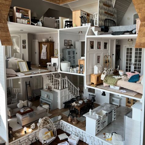 Alle berichten • Instagram Moving In Cleaning, Light Pink Bedrooms, French Doll House, Big Doll House, House Bungalow, Gothic Dollhouse, Dollhouse Decorating, Mini Apartments, Modern Dolls House