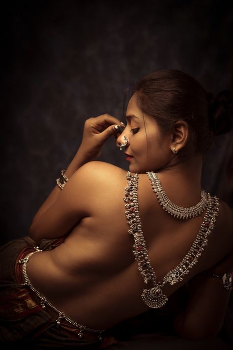 Single light boudior portrait Single Light Photography, Bold Shoot, Compass Wallpaper, Bold Photoshoot, Indian Mangalsutra, Nude Jewelry, Glamour Portraits, Traditional Photography, Photography Videos