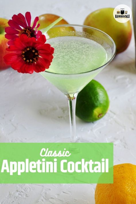 Appletini Recipe, Apple Vodka, Pantry Recipes, Apple Cocktail, Coctails Recipes, Apple Martini, Classic Cocktail Recipes, Best Cocktail Recipes, Cocktail Drink