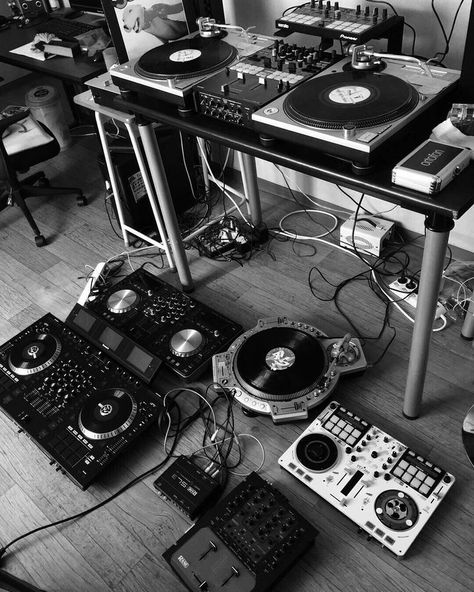 Vinyl Dj, Dj Turntable, Mixer Dj, Dj Controller, Music Studio Room, Dj Setup, Music Vinyl, Dj Set, Dj System