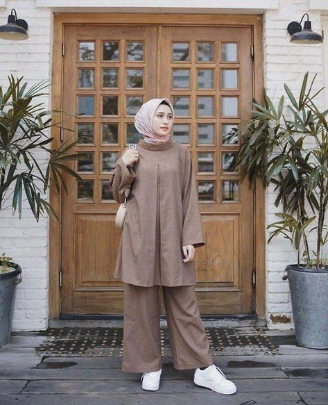 Modest Fashion Muslimah Casual, Modest Outfits Muslim Casual, Modest Clothing Muslim, Tunik Linen, One Set Outfit, Muslim Outfit, Muslimah Style, Moslem Fashion, Stylish Kurtis Design