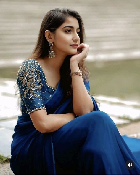 Pranavi Manukonda, Simple Saree Designs, New Saree Blouse Designs, Fashionable Saree Blouse Designs, Fancy Sarees Party Wear, Saree Poses, Saree Designs Party Wear, Beautiful Dresses Short, Blue Saree