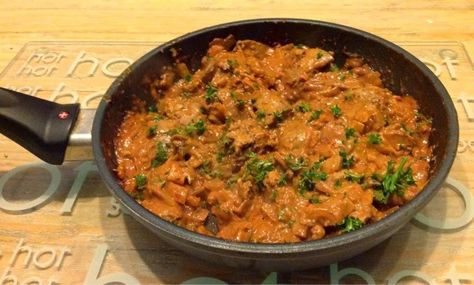 Cauliflower Mash: Creamy peri-peri chicken livers Vleis Geregte, Peri Peri Chicken Livers, Chicken Liver Recipes, Piri Piri Chicken, Organ Meats, Peri Chicken, Peri Peri Sauce, Slow Cooker Chicken Thighs, Chicken Gizzards