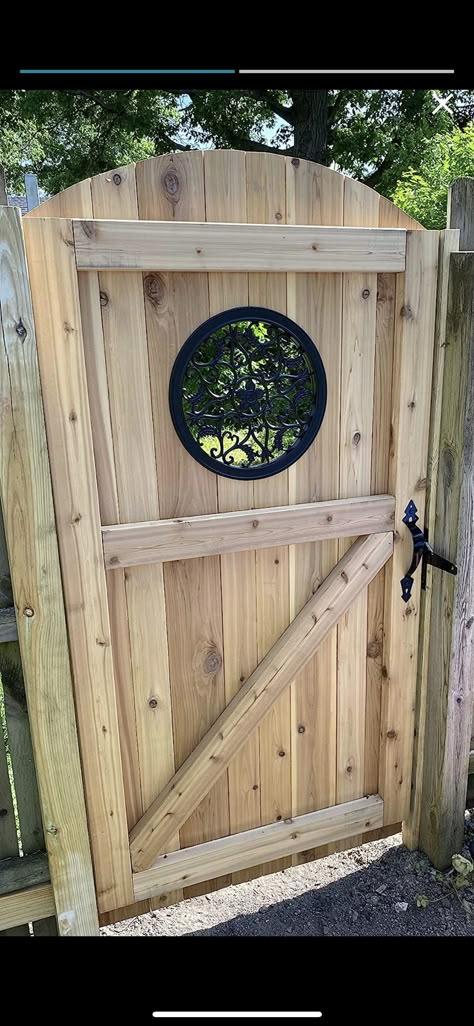 Double Gate Ideas Wood Fences, Diy Fence Door, Tall Garden Gates Wooden, Wooden Garden Gates Ideas, Backyard Gate Ideas, Wood Gate Ideas, Japanese Gates, Rustic Gates, Wooden Gate Door