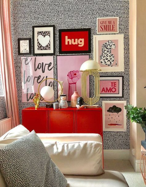 Chaotic Bedroom, Heart Sink, Colour Psychology, Bright Walls, Red Home Decor, 4th Street, Red Rooms, Red Decor, Pink Interior