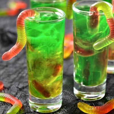 30seconds Food, Halloween Party Drinks, Halloween Punch, Halloween Menu, Easy Halloween Party, Fun Halloween Food, Easy Halloween Food, Halloween Food Treats, Halloween House Party