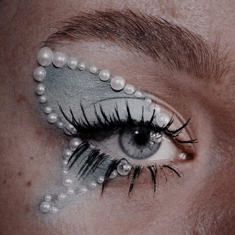 Extreme Make-up, Rhinestone Makeup, Swag Makeup, Smink Inspiration, Fairy Makeup, Dope Makeup, Eye Makeup Designs, Edgy Makeup, Creative Eye Makeup