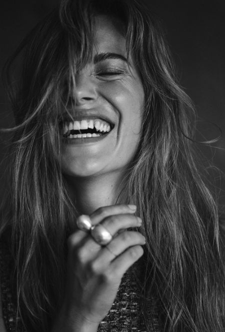 . Dental Pictures, Black And White Photography Portraits, Dental Photography, Selfie Tips, Funny Parenting, Face References, Women Laughing, Fotos Ideas, Big Smiles