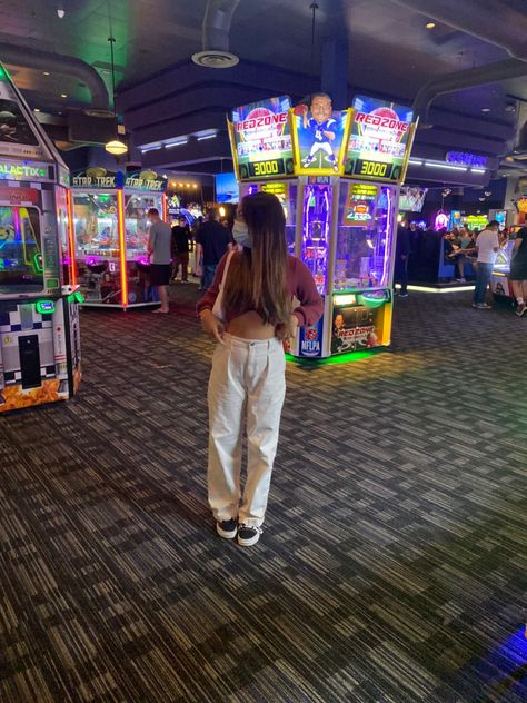 Dave N Busters Photoshoot, Dave And Busters Photoshoot, Arcade Photo Ideas, Dave And Busters Outfit, Arcade Date Outfit, Bowling Photos, Arcade Outfit Ideas, Arcade Pics, Arcade Fashion