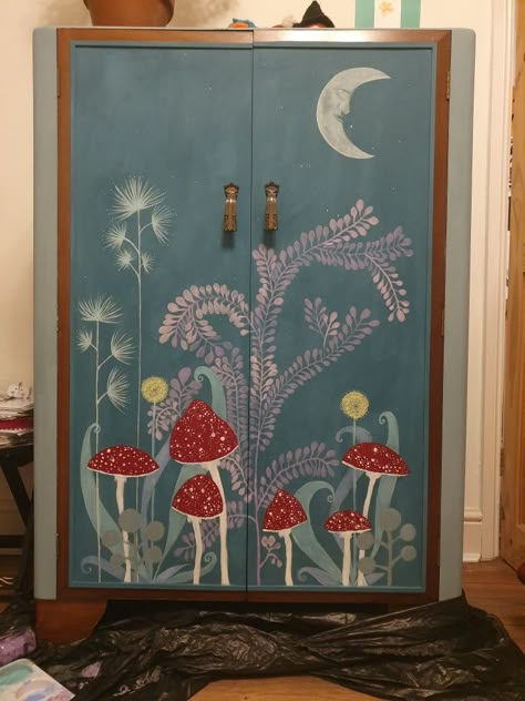 Mushroom Dresser Painting, Diy Painted Wardrobe, Mural Closet Door, Mushroom Painted Furniture, Furniture Mural, Mural On Furniture, Fun Furniture Painting Ideas, Hand Painted Closet, Closet Door Mural