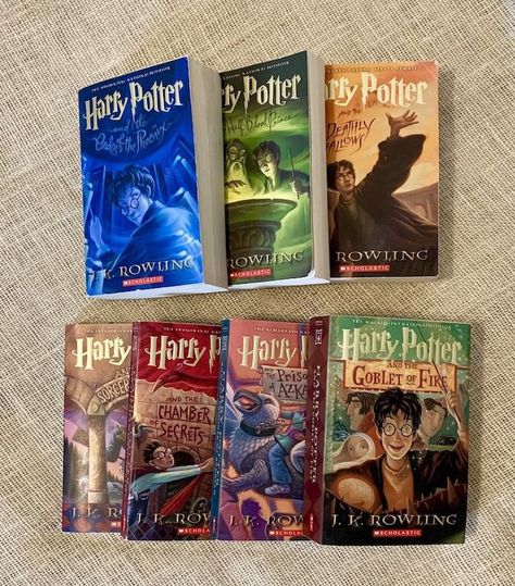 Harry Potter Book Series, Harry Potter Book Set, Marques Pages, Bath Bubbles, Hp Tattoo, Hp Book, Reading Romance Novels, Harry Potter Set, Harry Potter Book