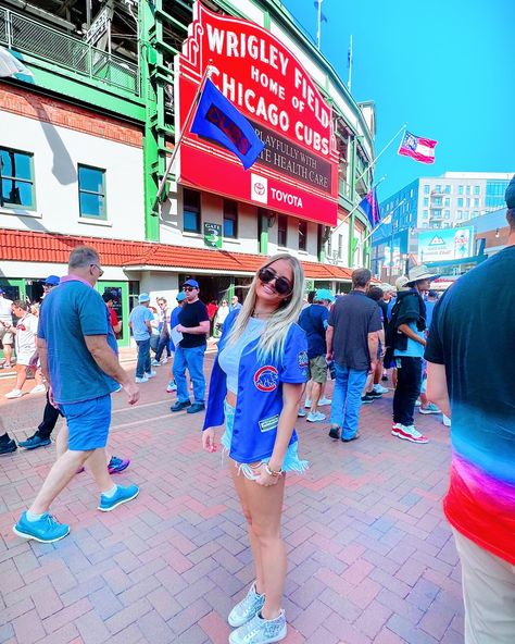 go cubs go 🐻⚾️💙 Cubs Game Outfit Women, Cubs Game Outfit, Chicago Cubs Outfit, Go Cubs Go, Game Outfit, Blue Jersey, Outfit Women, Gaming Clothes, Cubbies