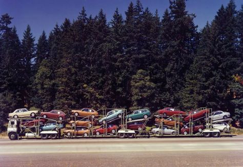 Vintage Car Carrier: You Can’t Fit 13 of Today’s Cars – And How About 18? | Curbside Classic Enclosed Car Hauler, Muscle Car Ads, Car Hauler, Tractor Trailer Truck, Heavy Haul, Car Dealerships, Old Vintage Cars, Road Train, Car Carrier