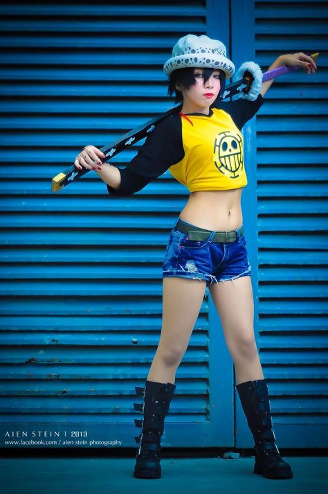 Cosplay Trafalgar Law gender bender Law Cosplay Female, Law Op, Law Cosplay, Cosplay Costumes For Women, Cosplay Idea, Anime Cosplay Ideas, One Piece Cosplay, Anime Cosplay Costumes, Halloween Costume Outfits