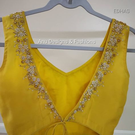 Sleeveless yellow saree blouse Stylish Blouse Design Net, Yellow Saree Blouse, Designer Blouse Patterns Unique, Saree Blouse Sleeveless, Yellow Blouse Designs, Choli Design, Sleeveless Blouse Designs, Function Dresses, Kundan Work