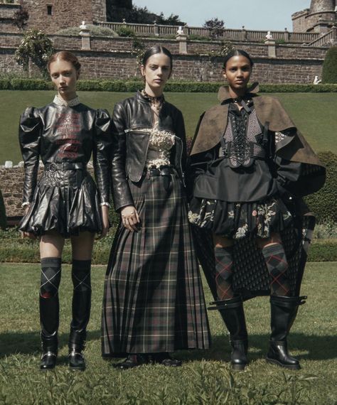 Scottish Winter Outfits, Isobel Gowdie, Eclectic Goth, Scotland Outfit, Scottish Winter, Kilt Outfits, Arte Punk, Fashion Design Portfolio, Quirky Fashion