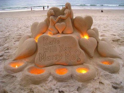 Planning a beach proposal? Here's an adorable idea! Art Plage, Beach Proposal, Sand Sculpture, Ice Art, Snow Sculptures, Snow Art, Sand Sculptures, Beach Ceremony, Ice Sculptures