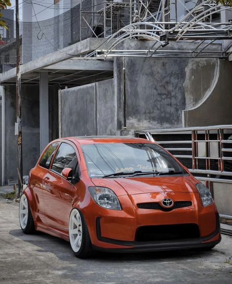 Vitz Rs, Toyota Belta, Toyota Corolla 2010, Cars Modified, Vw Ideas, Pimped Out Cars, Car Wrap Design, Car Mods, Car Projects