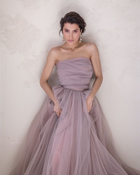 Pale Blush Wedding, Tulle Dress Evening, Off Shoulder Tulle Dress, Purple Wedding Gown, Corset Purple, Wedding Gown Off Shoulder, Gown With Corset, Green Wedding Dress, Wedding Dress Corset