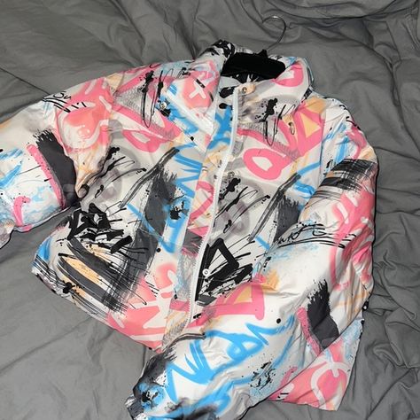 Graffiti print coat Cropped Puffer Coat, Shein Jackets, Graffiti Prints, Print Coat, Puffer Coat, Zip Ups, Puffer, Graffiti, Button Up